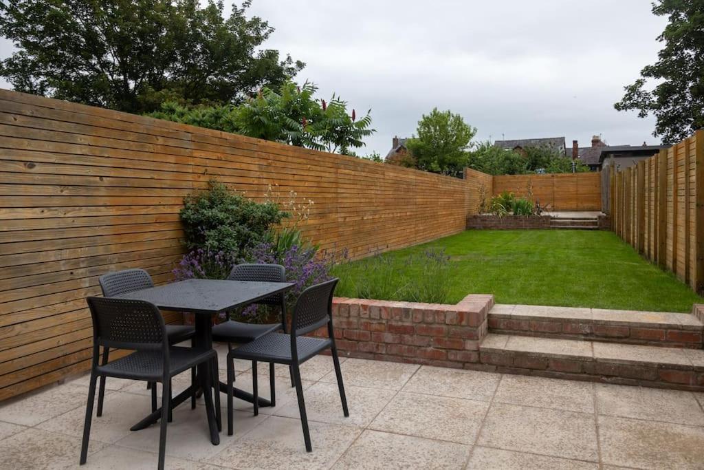 Hereford - Clifton Villa - Beautifully Presented House Located A Short Walk From City Centre - Sleeps 6 Guests - Perfect For Exploring Hereford - Hosted By Rentmyhouse Exterior photo