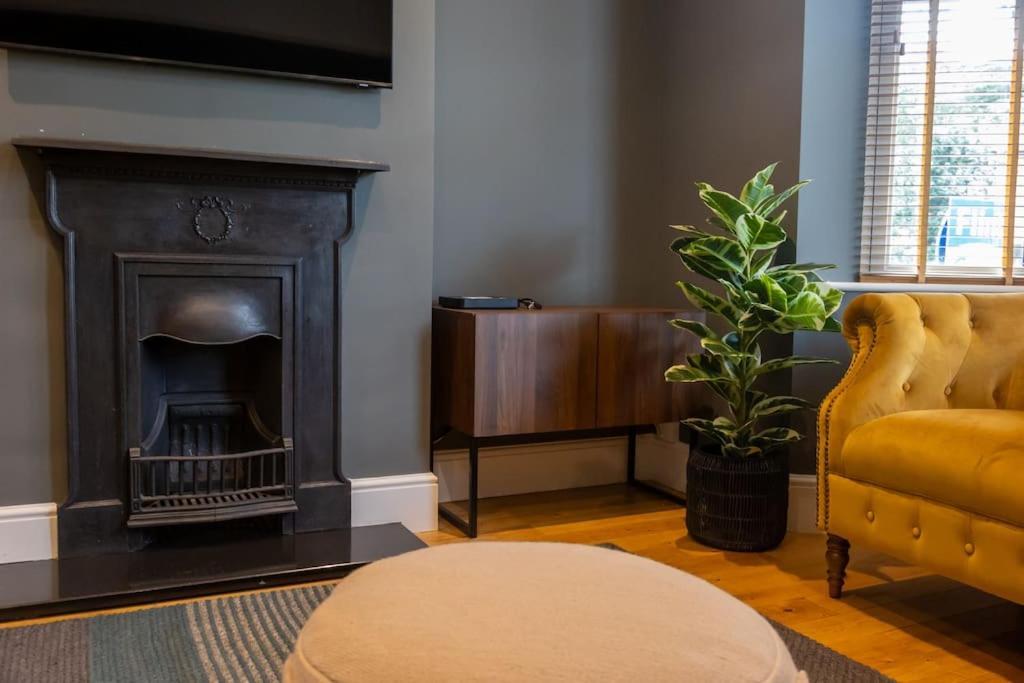 Hereford - Clifton Villa - Beautifully Presented House Located A Short Walk From City Centre - Sleeps 6 Guests - Perfect For Exploring Hereford - Hosted By Rentmyhouse Exterior photo