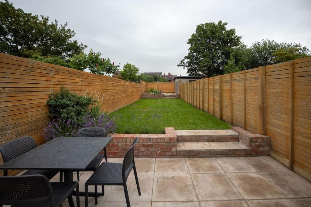 Hereford - Clifton Villa - Beautifully Presented House Located A Short Walk From City Centre - Sleeps 6 Guests - Perfect For Exploring Hereford - Hosted By Rentmyhouse Exterior photo