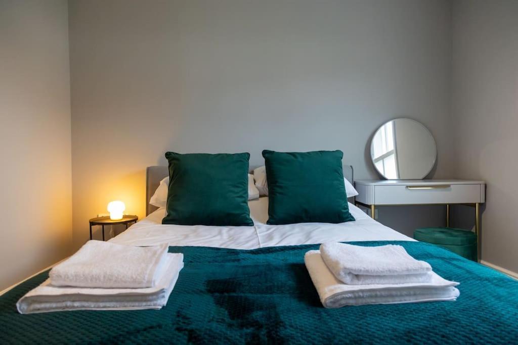 Hereford - Clifton Villa - Beautifully Presented House Located A Short Walk From City Centre - Sleeps 6 Guests - Perfect For Exploring Hereford - Hosted By Rentmyhouse Exterior photo