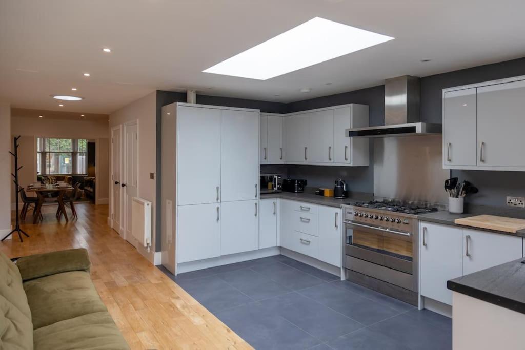 Hereford - Clifton Villa - Beautifully Presented House Located A Short Walk From City Centre - Sleeps 6 Guests - Perfect For Exploring Hereford - Hosted By Rentmyhouse Exterior photo