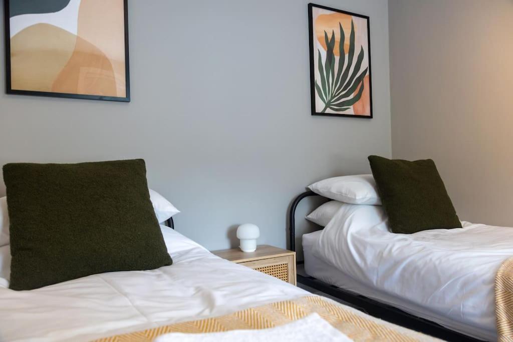 Hereford - Clifton Villa - Beautifully Presented House Located A Short Walk From City Centre - Sleeps 6 Guests - Perfect For Exploring Hereford - Hosted By Rentmyhouse Exterior photo