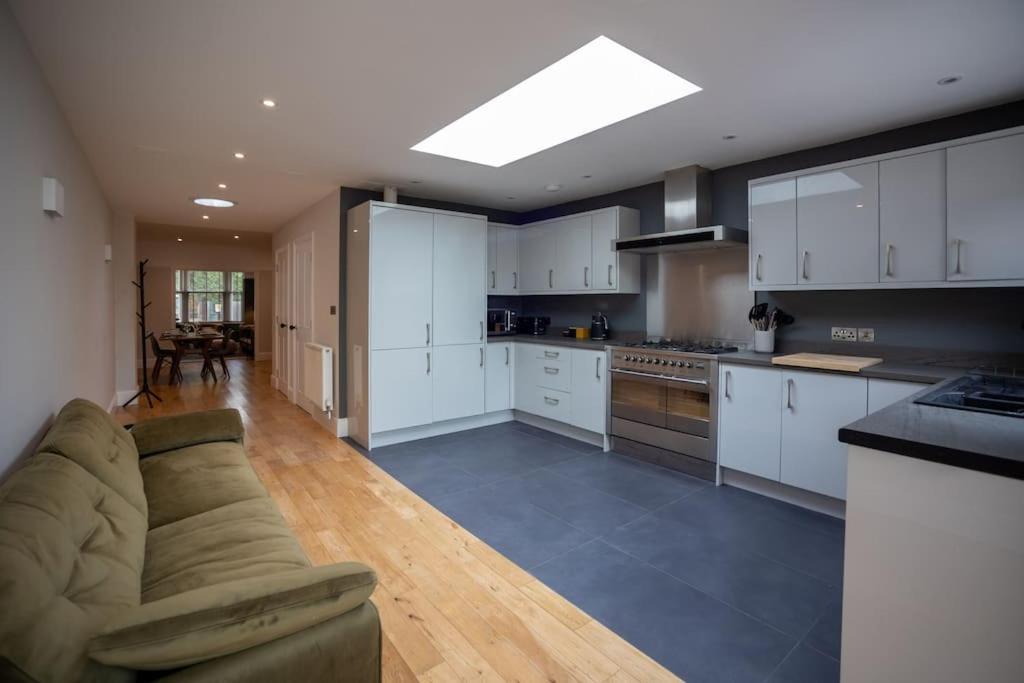 Hereford - Clifton Villa - Beautifully Presented House Located A Short Walk From City Centre - Sleeps 6 Guests - Perfect For Exploring Hereford - Hosted By Rentmyhouse Exterior photo
